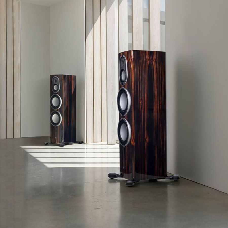 FLOORSTANDING SPEAKERS
